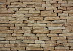 Камень песчаник Фасадно-стеновой, колотый, окатанный желто-коричневый